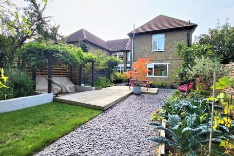 undefined, Mitcham Park, Mitcham, CR4