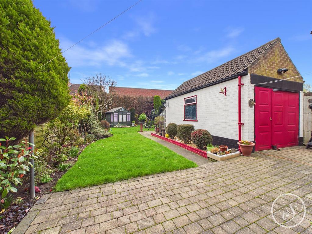 Garden/Garage