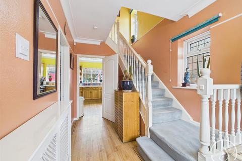 3 bedroom semi-detached house for sale, New Adel Avenue, Leeds