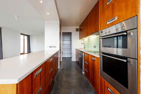 3 bedroom flat to rent, Barbican, London EC2Y