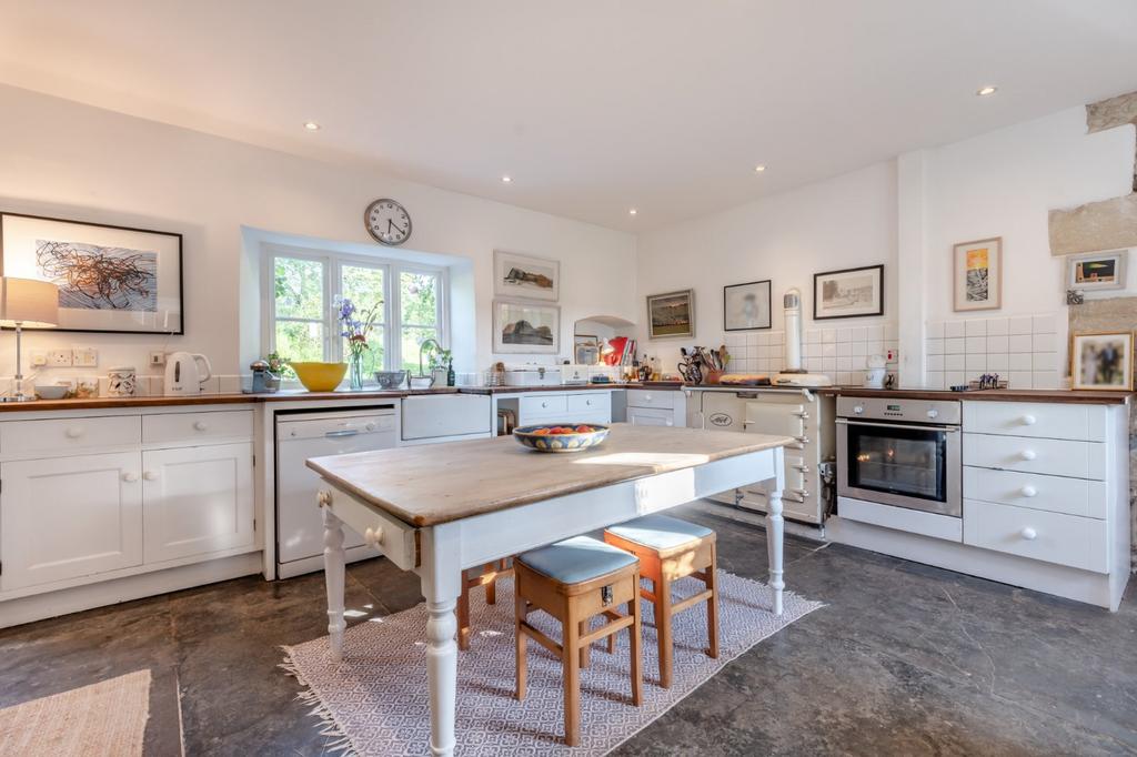 Kitchen/B'fast Room
