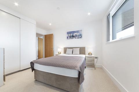 2 bedroom flat to rent, Gateway Tower, London E16