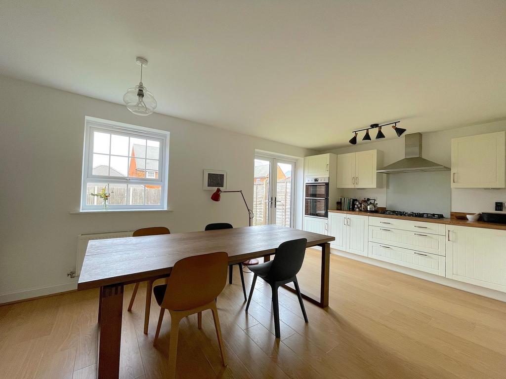 Kitchen/Dining Room (2)