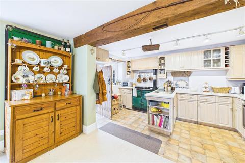 4 bedroom detached house for sale, Central location within Kingston Seymour