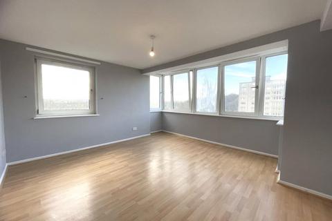 2 bedroom flat to rent, Kersal Way, Salford, Greater Manchester, M7