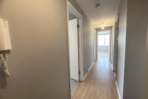 2 bedroom flat to rent, Kersal Way, Salford, Greater Manchester, M7
