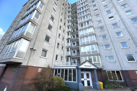 2 bedroom flat to rent, Kersal Way, Salford, Greater Manchester, M7