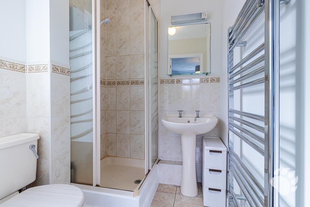 En-Suite to Bedroom 1