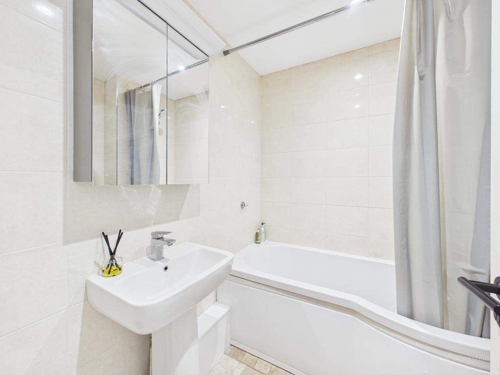 Cam02119 g0 pr0550 still022