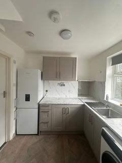 4 bedroom terraced house to rent, 23 Princes Road Ilford IG6 1NG