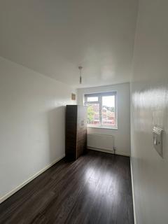 4 bedroom terraced house to rent, 23 Princes Road Ilford IG6 1NG
