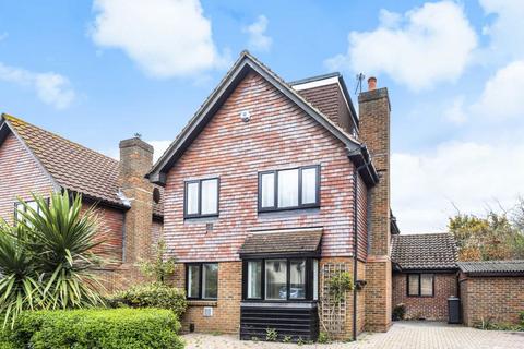5 bedroom house to rent, Crowntree Close, Isleworth TW7