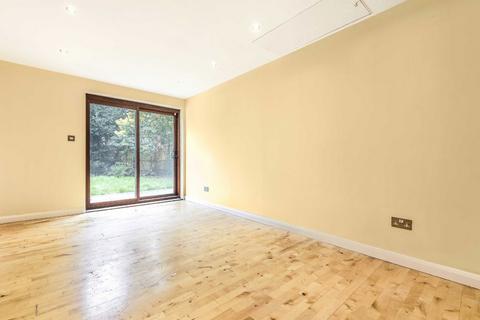 5 bedroom house to rent, Crowntree Close, Isleworth TW7