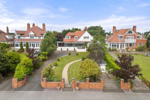 5 bedroom detached house for sale, Sea Front Road, Skegness PE25