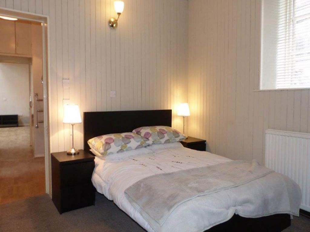 Bed 1.