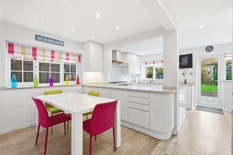4 bedroom semi-detached house for sale, Bishopsteignton, Shoeburyness, Essex, SS3