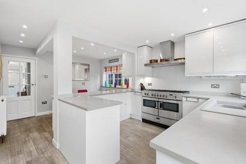 4 bedroom semi-detached house for sale, Bishopsteignton, Shoeburyness, Essex, SS3