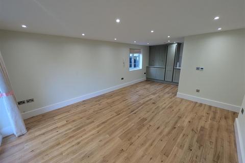2 bedroom flat to rent, Langham Court, Mersey Road, Didsbury