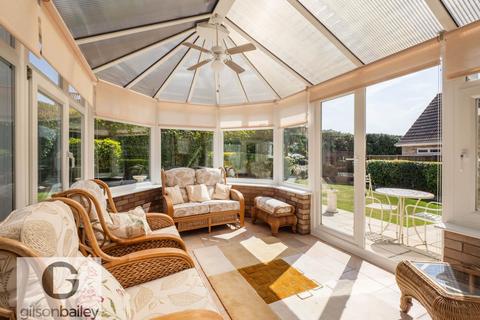3 bedroom chalet for sale, New Close, Norwich NR13