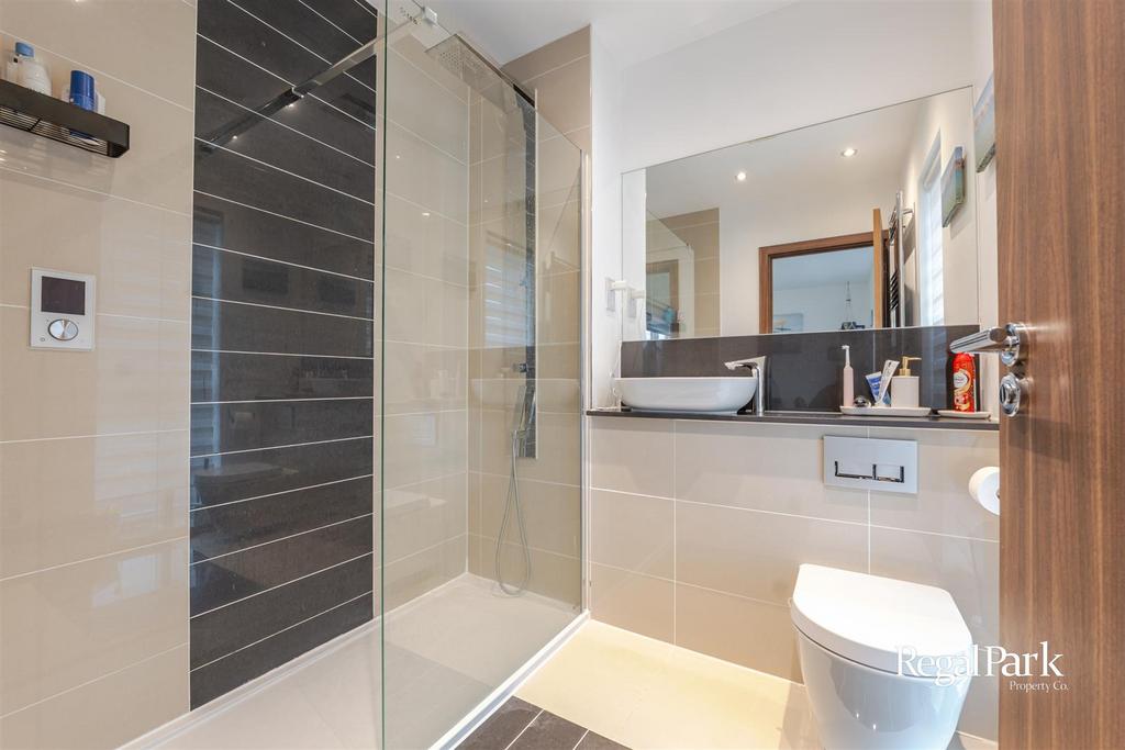 En-Suite 2