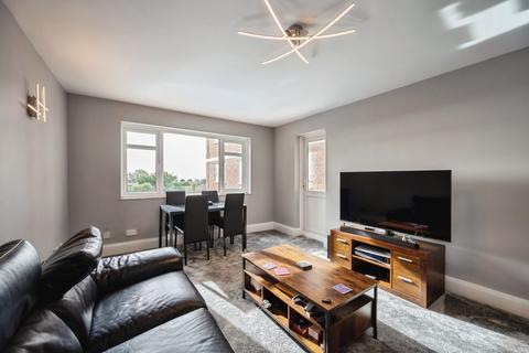 3 bedroom flat for sale, Ward Court, Hayling Island, Hampshire, PO11