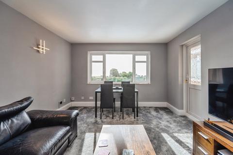3 bedroom flat for sale, Ward Court, Hayling Island, Hampshire, PO11