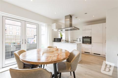 3 bedroom semi-detached house for sale, Gladiator Way, Hornchurch, RM12