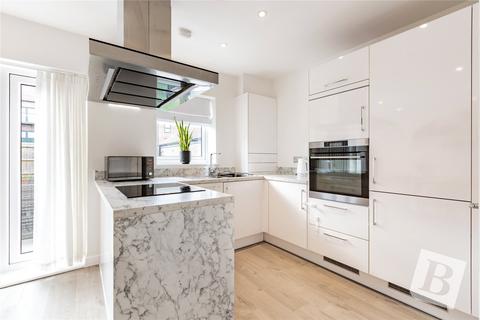3 bedroom semi-detached house for sale, Gladiator Way, Hornchurch, RM12
