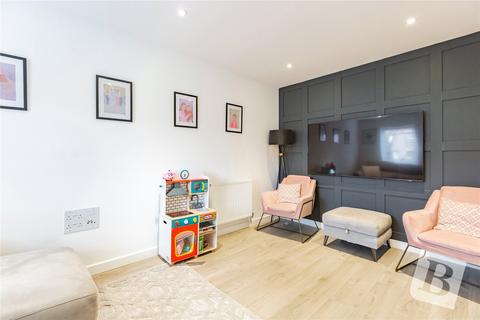 3 bedroom semi-detached house for sale, Gladiator Way, Hornchurch, RM12