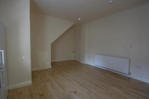 3 bedroom apartment to rent, Flat 5, Melrose House, Waverley Street , Nottingham, NG7 4BR
