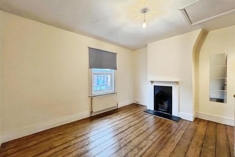 3 bedroom house to rent, London Road, High Wycombe HP11