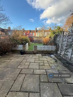 1 bedroom in a house share to rent, Philip Lane, London, N15
