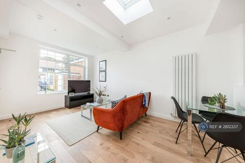 3 bedroom flat to rent, West Wimbledon, London, SW20