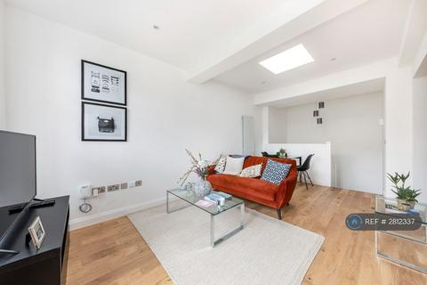 3 bedroom flat to rent, West Wimbledon, London, SW20
