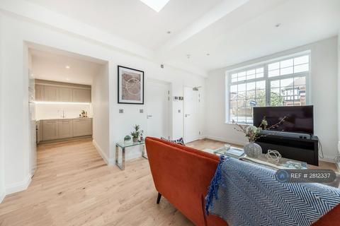 3 bedroom flat to rent, West Wimbledon, London, SW20