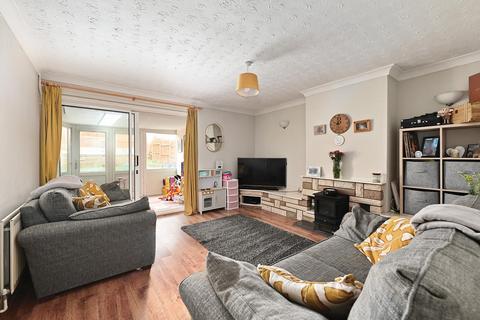 2 bedroom end of terrace house for sale, Sycamore Way, Basingstoke RG23