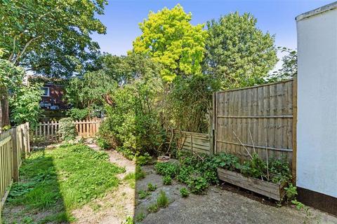 2 bedroom flat to rent, Waller Road, London SE14