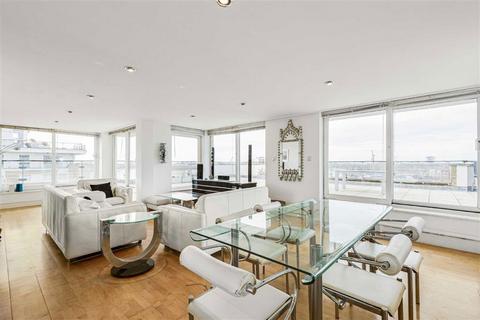 3 bedroom flat to rent, Smugglers Way, London SW18