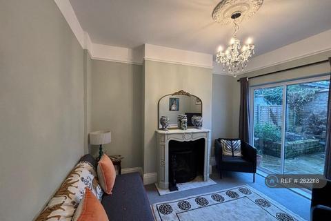 1 bedroom in a house share to rent, Robson Road, London, SE27