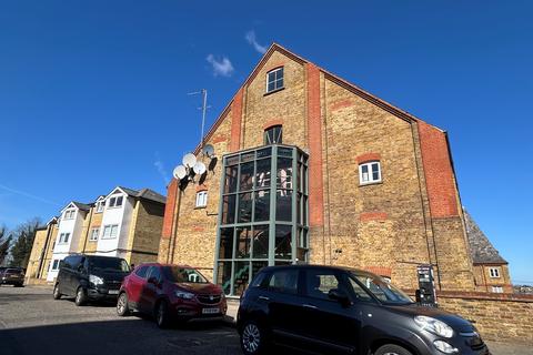 1 bedroom flat to rent, Clifton Road, Gravesend, DA11