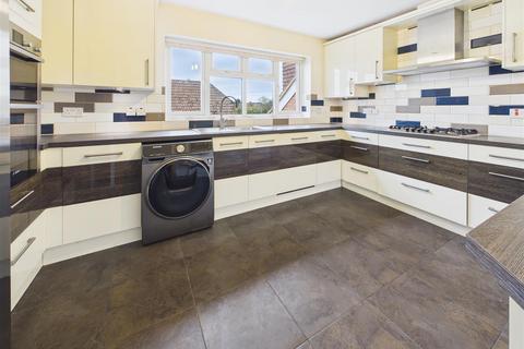 3 bedroom apartment to rent, Cottimore Lane, Walton-On-Thames