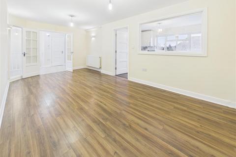 3 bedroom apartment to rent, Cottimore Lane, Walton-On-Thames