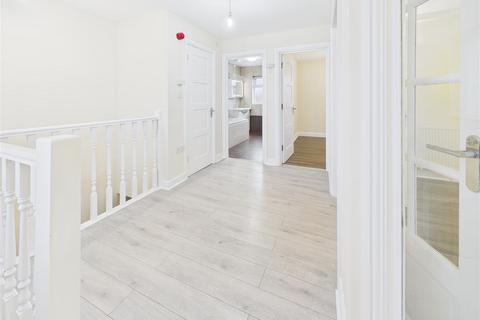 3 bedroom apartment to rent, Cottimore Lane, Walton-On-Thames