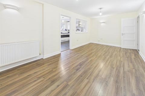 3 bedroom apartment to rent, Cottimore Lane, Walton-On-Thames
