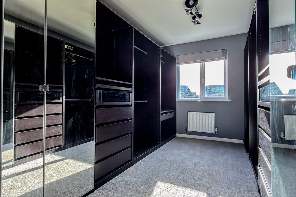 Bed 4/Dressing Area