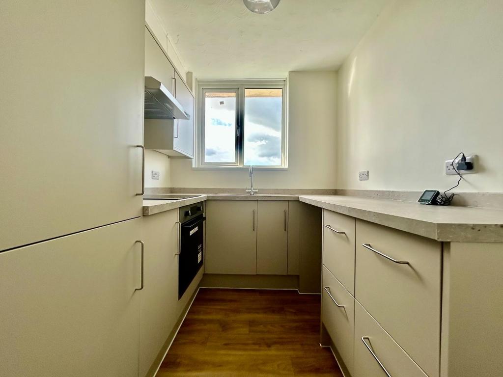 Kitchen 2.jpeg