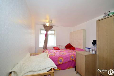2 bedroom flat to rent, Waterfall Road, The Homestead Waterfall Road, N11