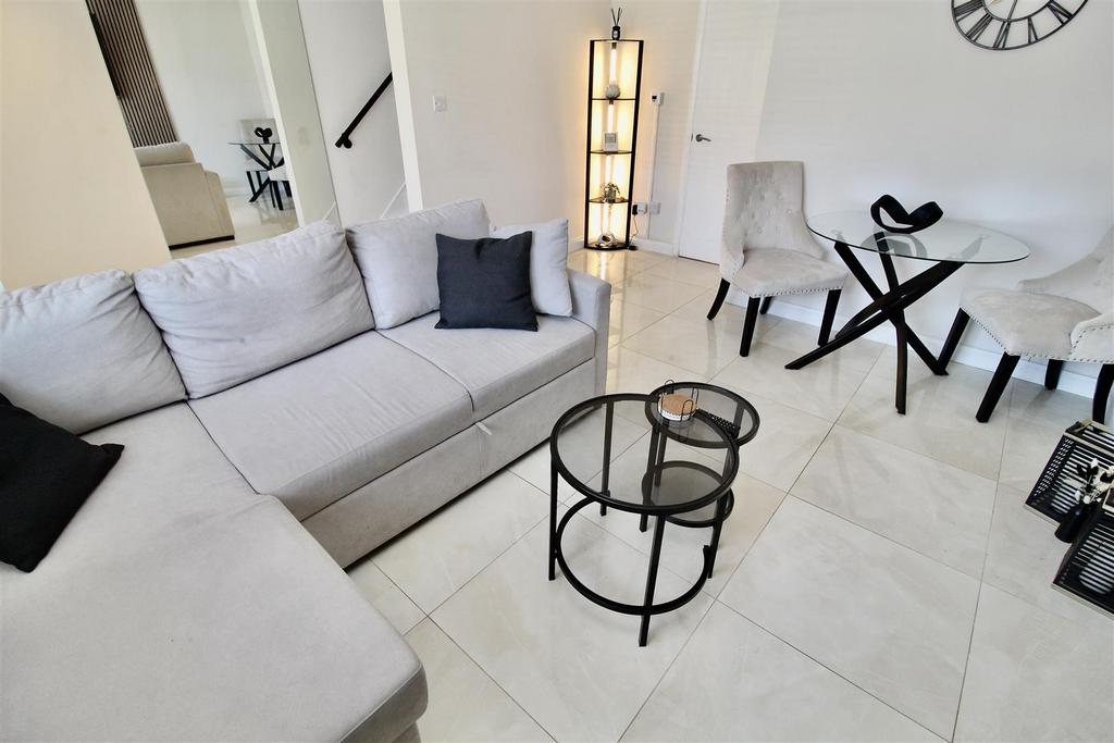 Open Plan Entrance Hallway/Lounge