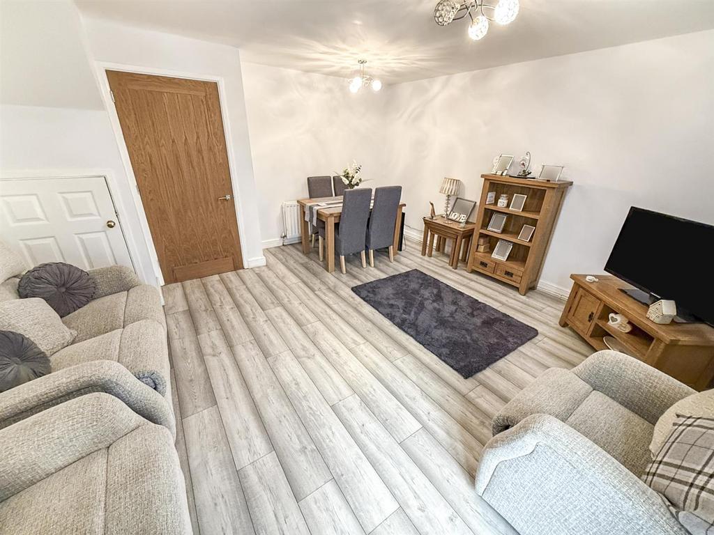 Lounge/ Dining Room