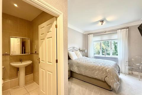 undefined, High Road, Bushey WD23